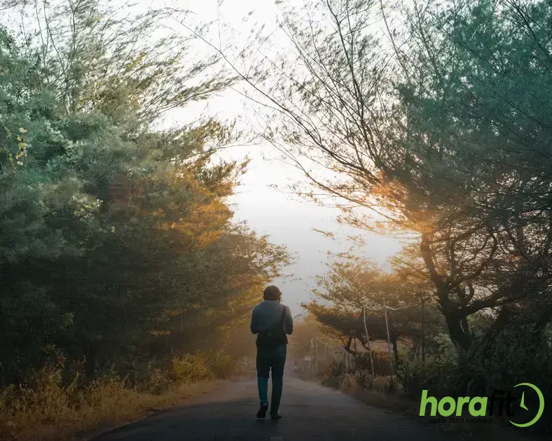 Caminhar 6 km por dia emagrece: resultados e benefícios